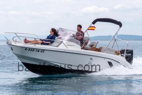 Beneteau Flyer 6 Spesifikasjoner og anmeldelser